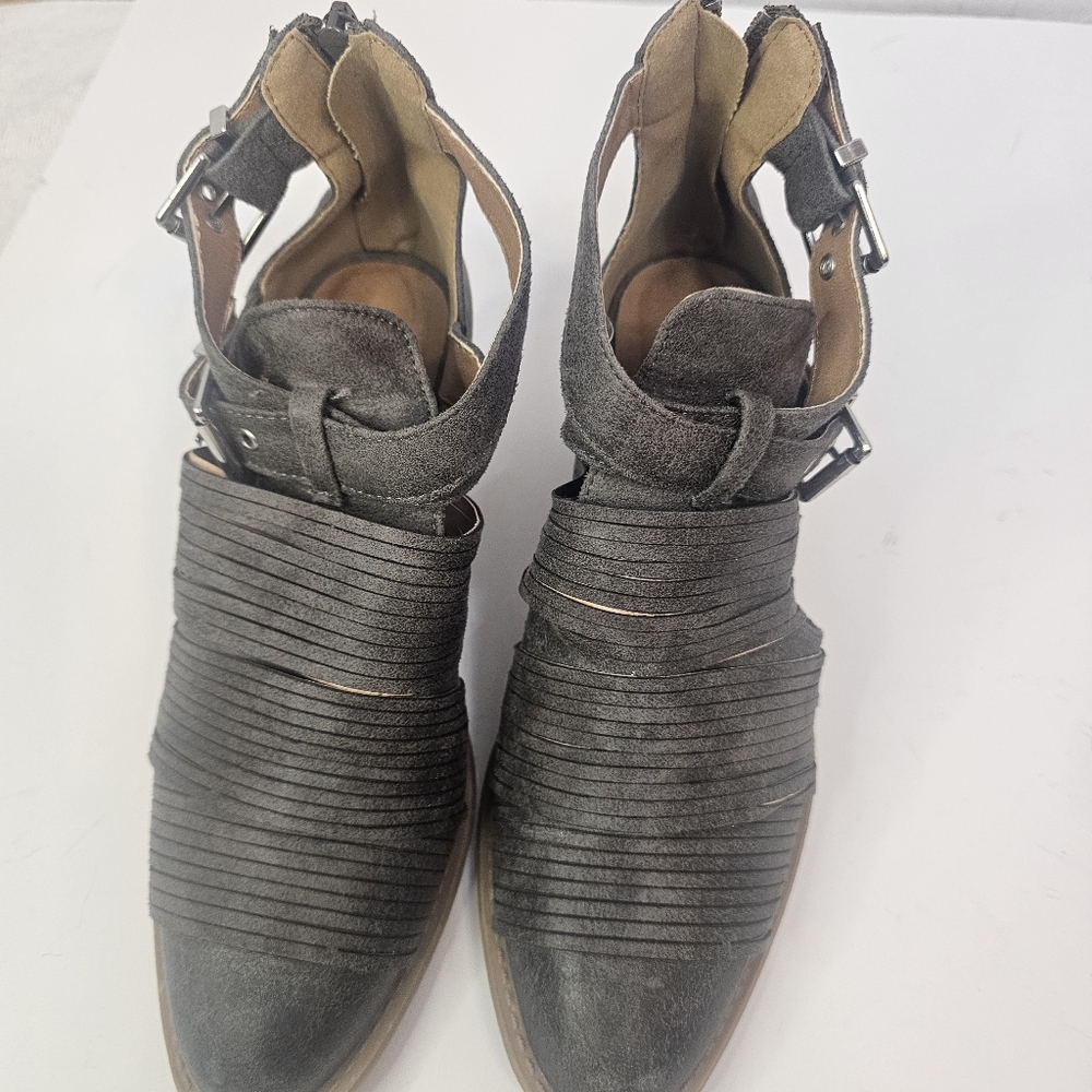 QUPID GRAY FAUX SUEDE STRAPPY BACK ZIP BLOCK HEELED ANKLE BOOTS SZ 7.5 WITCHCORE